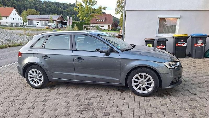 Grau Gebraucht 2013 Audi A3 Attraction Kleinwagen | 7.600 € (Fairer Preis) - Bild 1/4