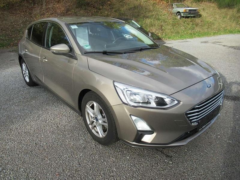 Gebraucht Ford Focus Cool & Connect 125 PS (91 kW) 2018 Pyritsilber metallic Kleinwagen