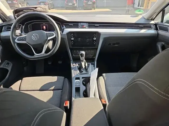 Gebraucht VW Passat Business 150 PS (110 kW) 2022 Silber Kombi