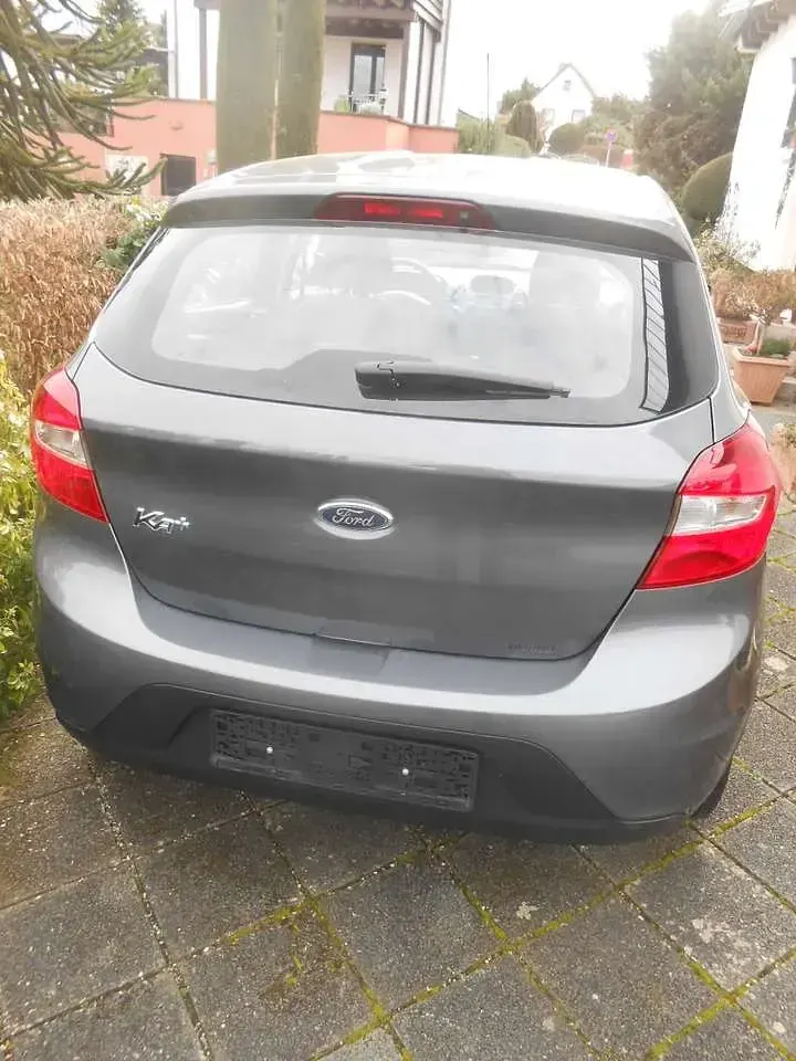 Gebraucht Ford Ka 86 PS (63 kW) 2016 Grau Limousine
