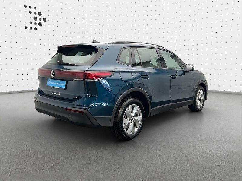 Gebraucht VW Tiguan 131 PS (96 kW) 2024 Nightshade blue metallic SUV