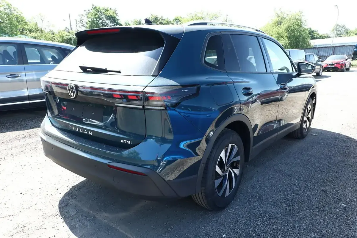 Neu VW Tiguan IQ Drive 150 PS (110 kW) 2026 Nightshade blue metallic SUV