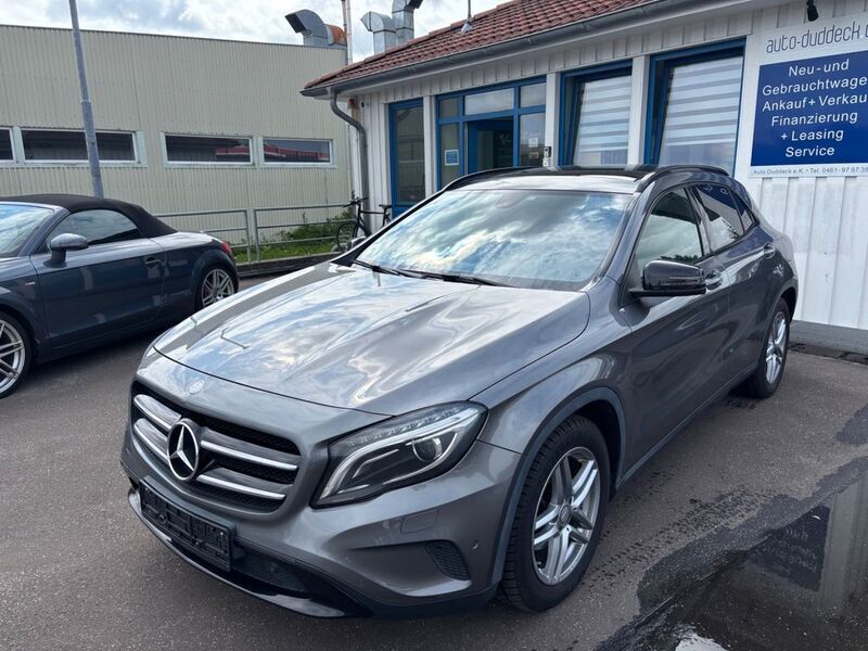 Mountaingrau met. Gebraucht 2014 Mercedes GLA200 Night SUV | 13.999 € (Fairer Preis) - Bild 1/4
