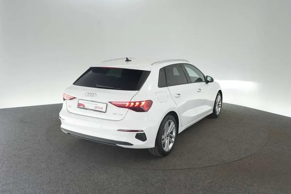 Gebraucht Audi A3 Sport 150 PS (110 kW) 2022 Ibisweiß Limousine