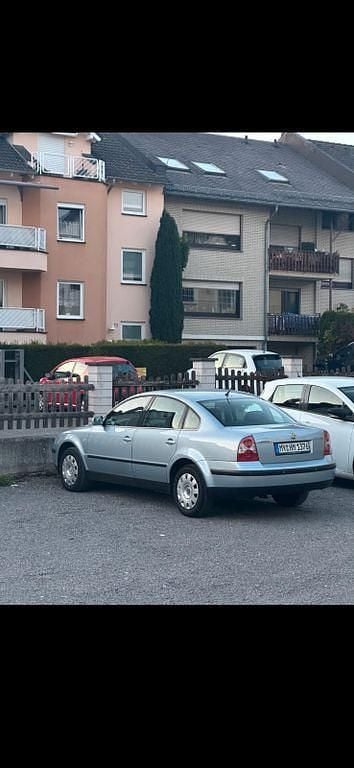 Gebraucht VW Passat Basis 116 PS (85 kW) 2001 Blau Limousine