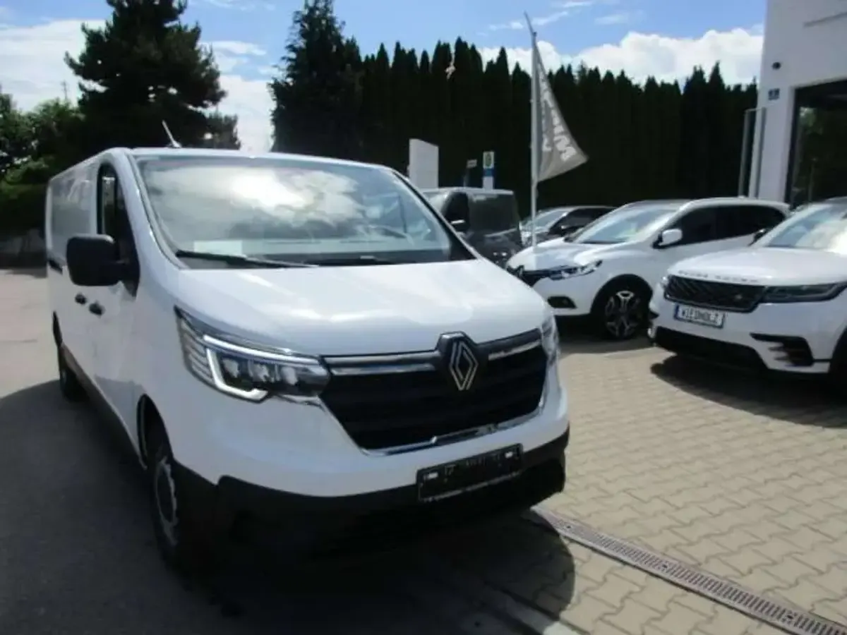 Neu Renault Trafic Komfort 110 PS (80 kW) 2026 Arctis weis Van / Kleinbus