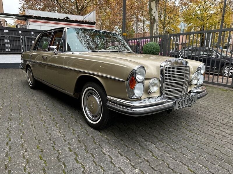 Gebraucht Mercedes 300 250 PS (183 kW) 1969 Beige Limousine