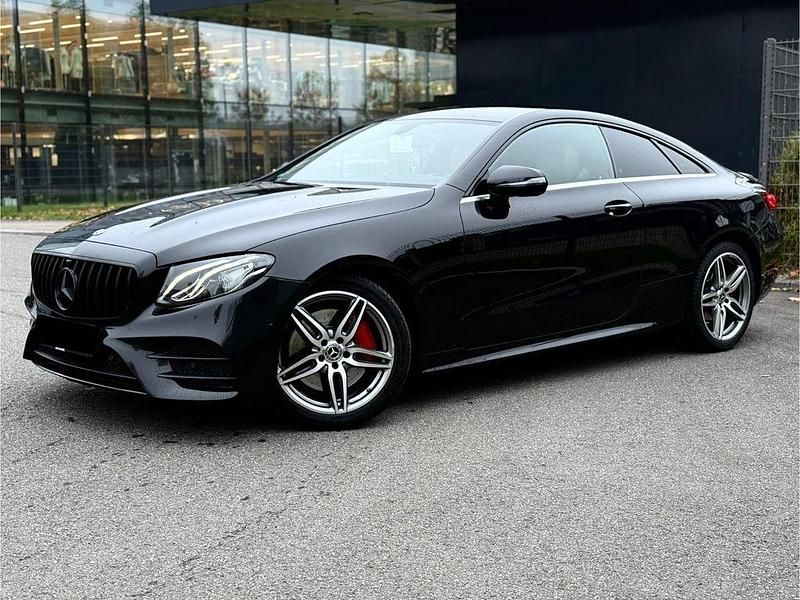 Schwarz Gebraucht 2019 Mercedes E300 AMG line Coupé | 33.333 € (Guter Preis) - Bild 1/4