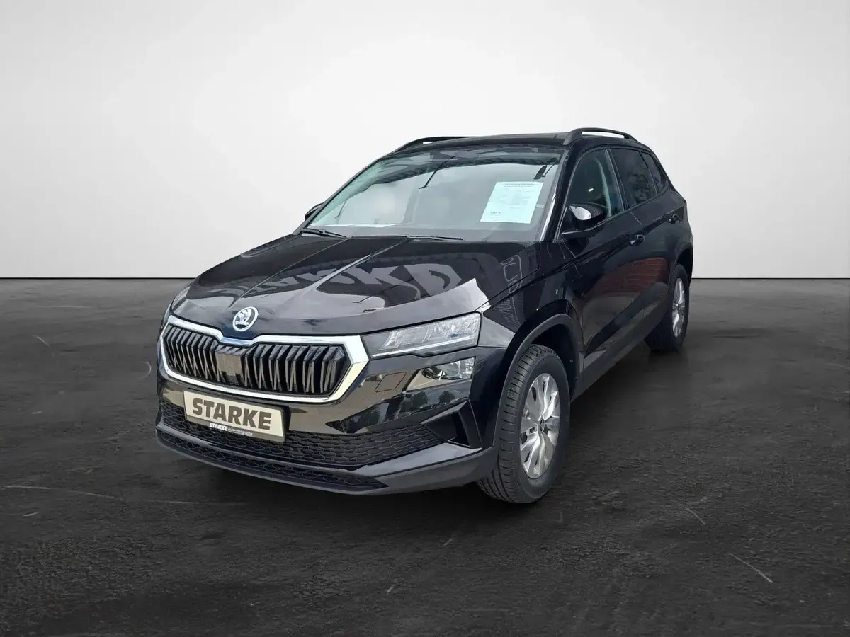 Neu Skoda Karoq Selection 150 PS (110 kW) 2025 Schwarz (schwarzmagic perleffekt) SUV