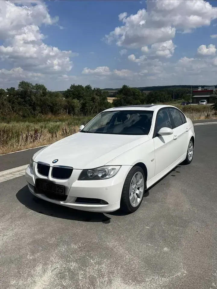 Gebraucht BMW 318 143 PS (105 kW) 2008 Weiß Limousine