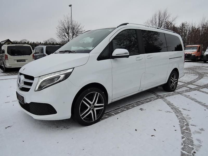 Bergkristallweiß metallic Gebraucht 2021 Mercedes V250 Edition Van / Kleinbus | 42.890 € (Superpreis) - Bild 1/4