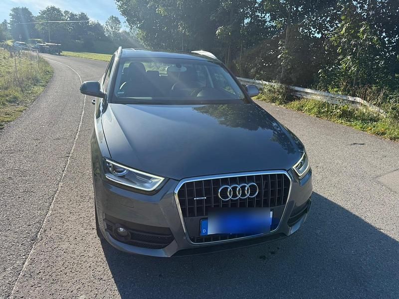 Grau Gebraucht 2014 Audi Q3 SUV | 15.700 € (Etwas zu teuer) - Bild 1/4