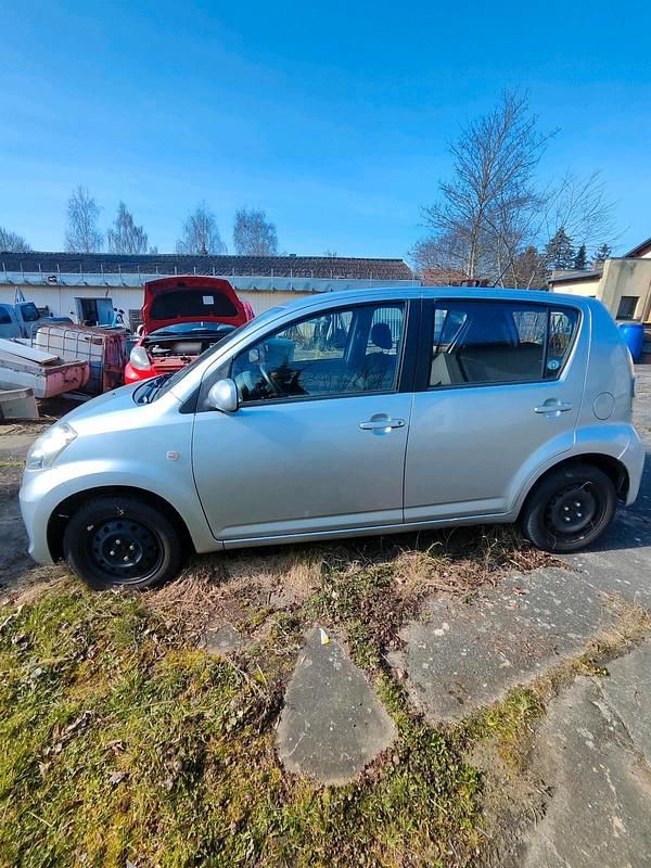 Gebraucht Subaru Justy 69 PS (50 kW) 2010 Silber Kleinwagen