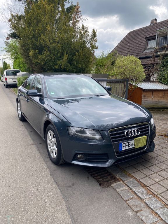 Grau Gebraucht 2011 Audi A4 Attraction Limousine | 7.700 € (Fairer Preis) - Bild 1/4