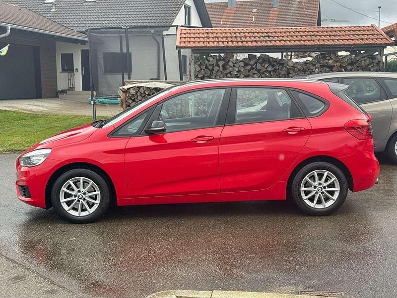 Gebraucht BMW 220 Advantage 192 PS (141 kW) 2017 Rot Van / Kleinbus