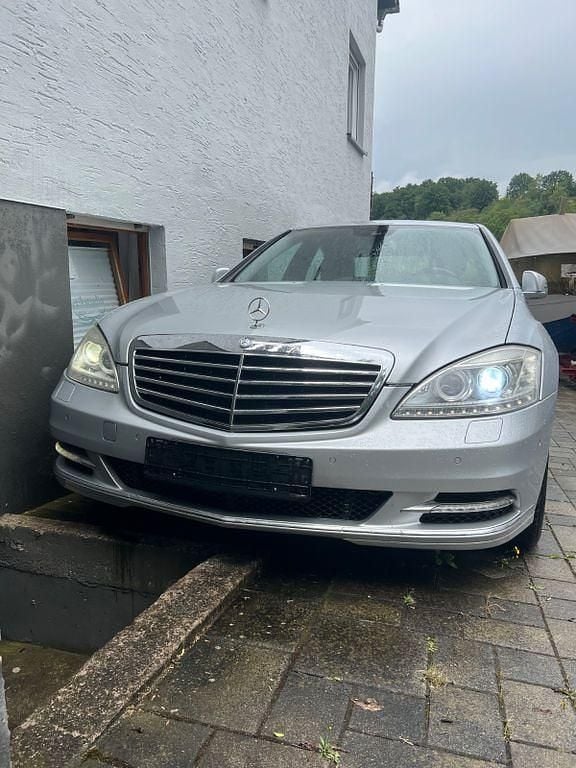 Silber Gebraucht 2010 Mercedes S400 Limousine | 9.000 € - Bild 1/4