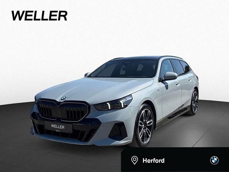 Brooklyn grau (grau) Gebraucht 2024 BMW 540 Comfort Edition Kombi | 69.450 € - Bild 1/4