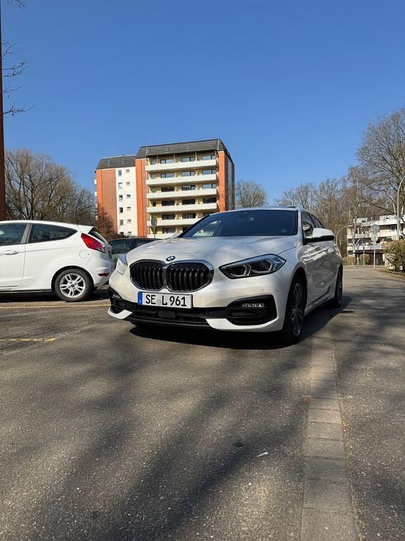 Weiß Gebraucht 2019 BMW 116 Sport Line Kleinwagen | 16.499 € (Fairer Preis) - Bild 1/4