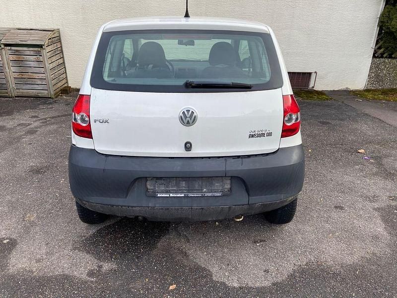 Gebraucht VW Fox 54 PS (39 kW) 2008 Weiß Kleinwagen
