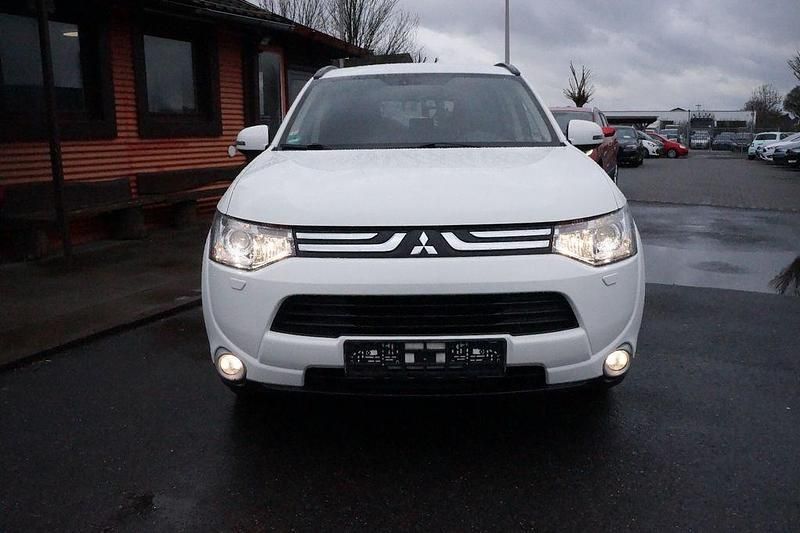 Gebraucht Mitsubishi Outlander Intense 150 PS (110 kW) 2012 Weiß SUV