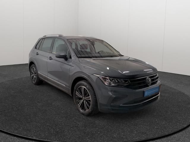 Gebraucht VW Tiguan Active 150 PS (110 kW) 2022 Grau SUV