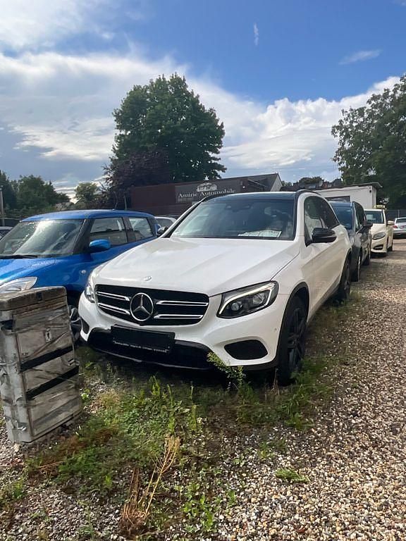 Weiß Gebraucht 2017 Mercedes GLC250 SUV | 28.999 € (Fairer Preis) - Bild 1/4
