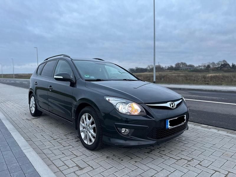 Gebraucht Hyundai i30 90 PS (66 kW) 2011 Schwarz Kombi