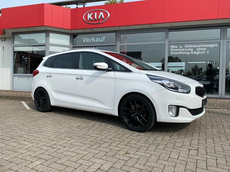 Weiß Gebraucht 2015 Kia Carens Van / Kleinbus | 15.999 € (Teuer) - Bild 1/4