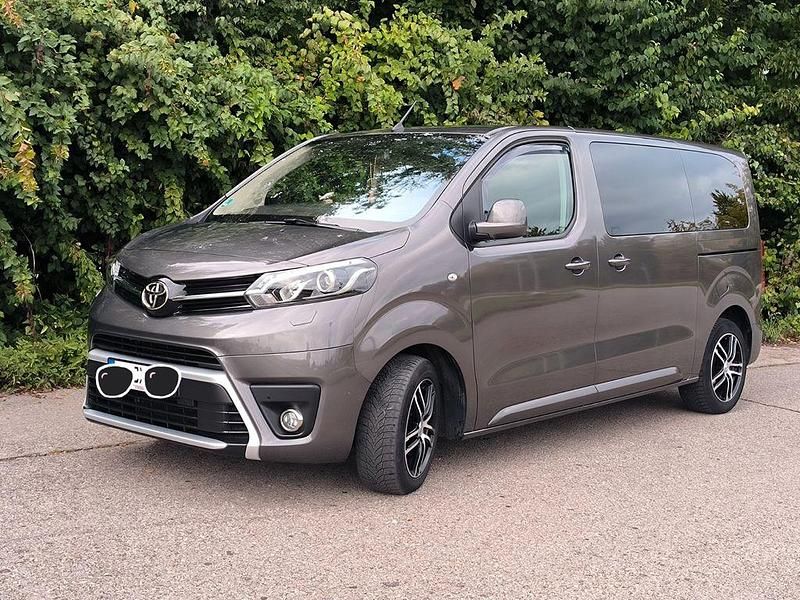 Grau Gebraucht 2023 Toyota Proace Team Van | 39.000 € - Bild 1/4