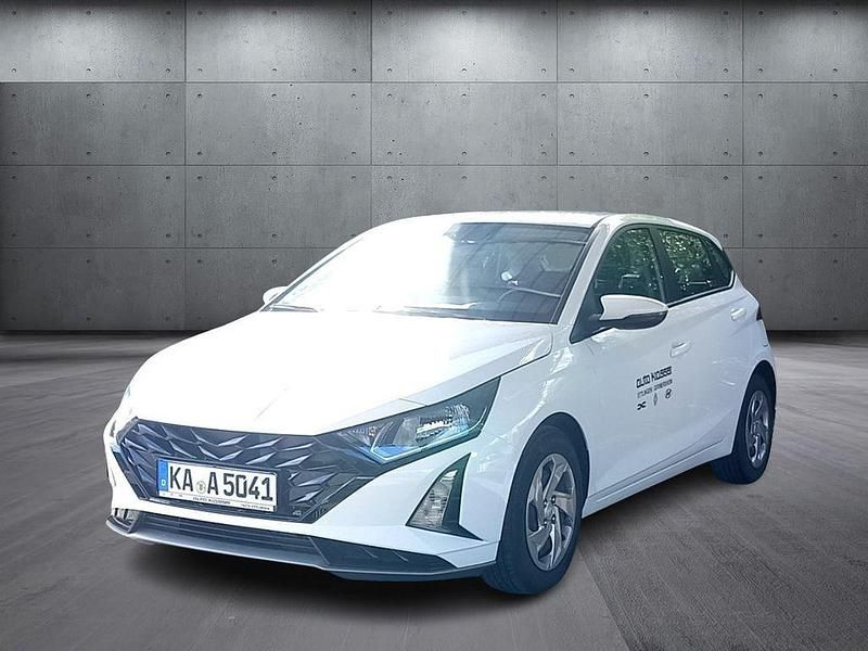 Weiß Neu 2025 Hyundai i20 Select Limousine | 18.990 € (Guter Preis) - Bild 1/4