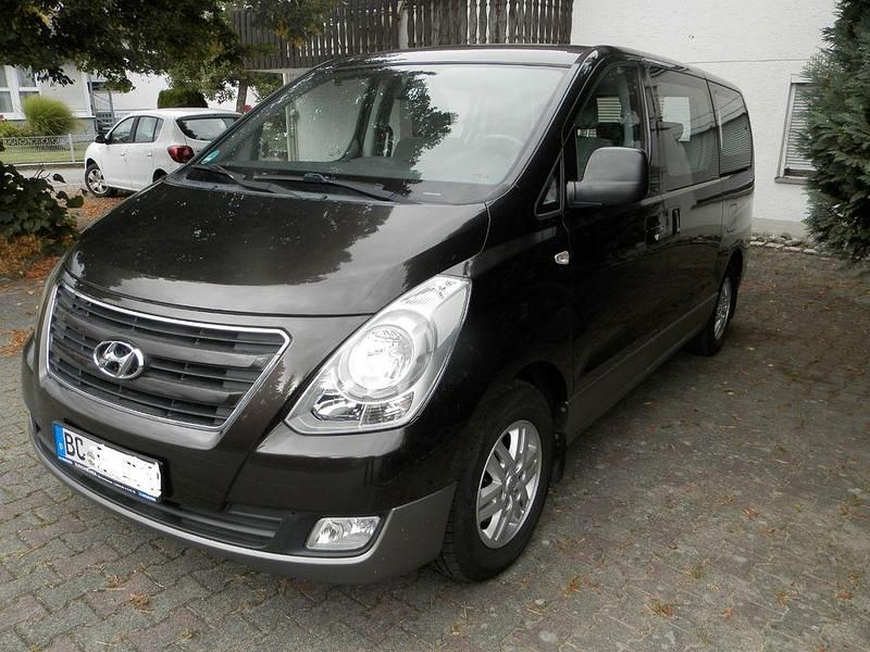Braun Gebraucht 2016 Hyundai H-1 Trend Van / Kleinbus | 15.300 € (Fairer Preis) - Bild 1/4