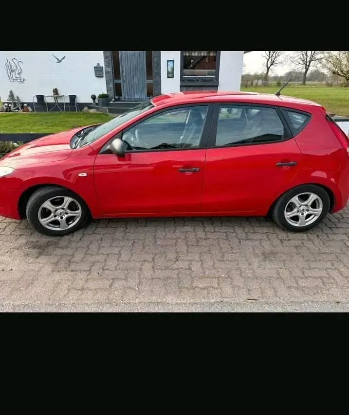Gebraucht Hyundai i30 109 PS (80 kW) 2010 Rot Kleinwagen
