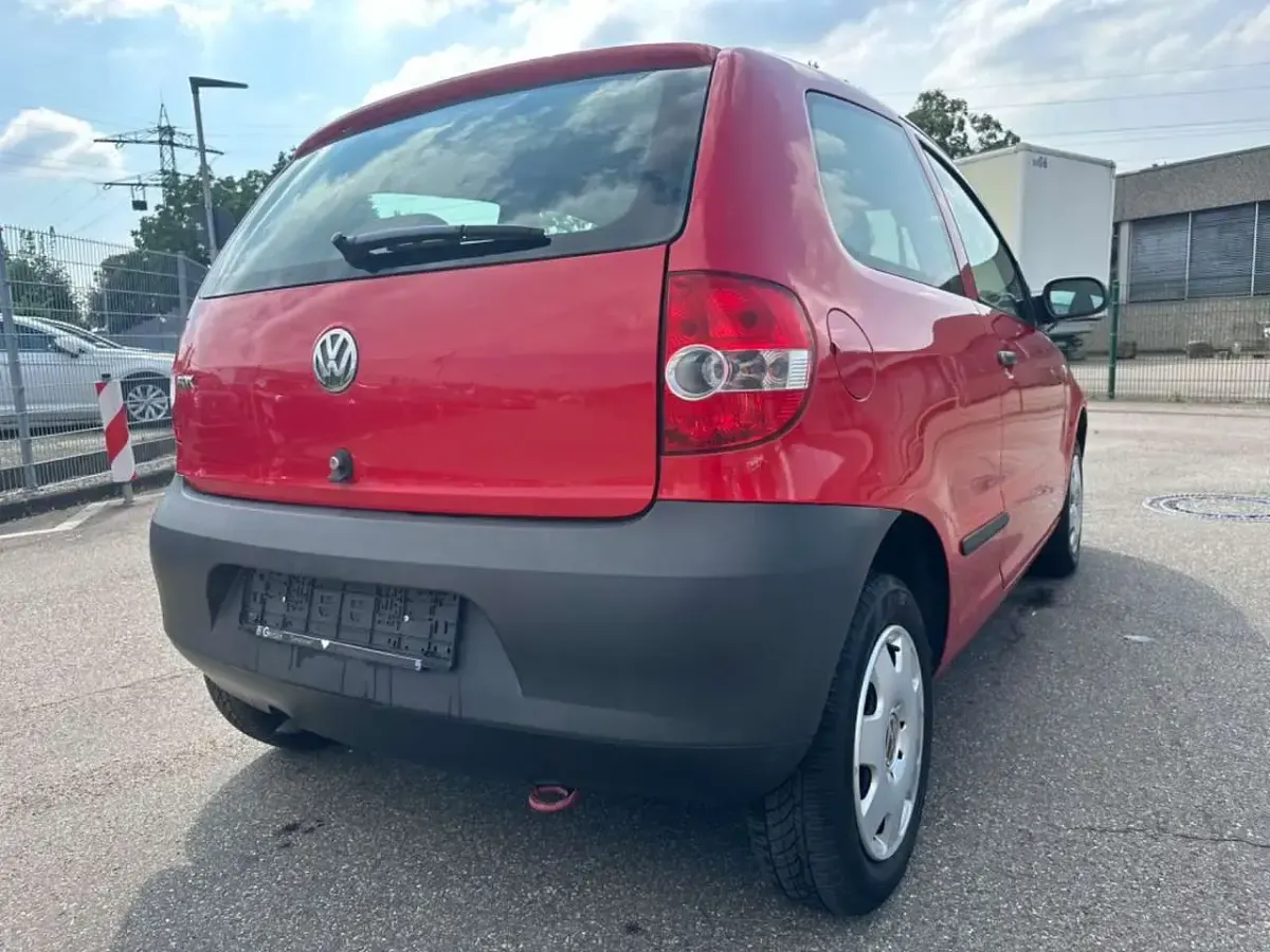 Używany VW Fox Basis 54 KM (39 kW) 2006 Czerwony Hatchback