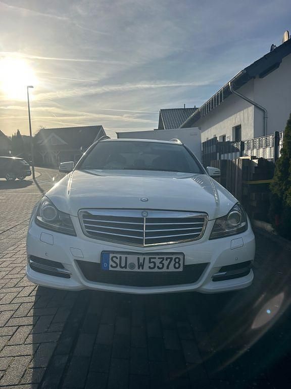 Weiß Gebraucht 2013 Mercedes C220 Avantgarde Limousine | 7.500 € (Guter Preis) - Bild 1/4