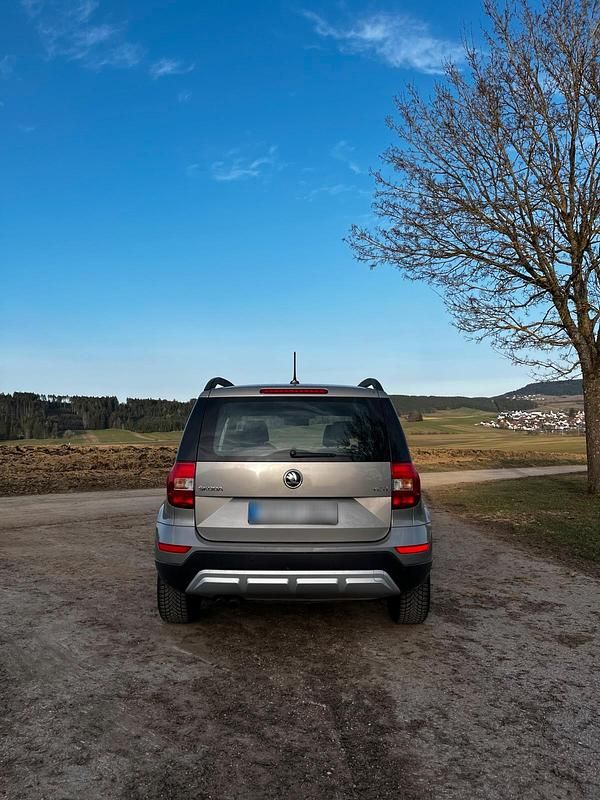 Gebraucht Skoda Yeti 105 PS (77 kW) 2015 Beige SUV