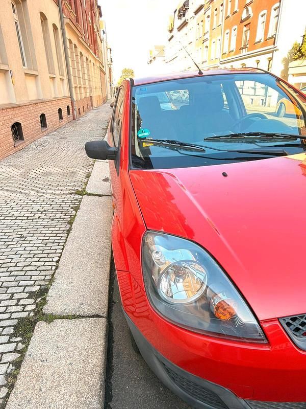 Gebraucht Ford Fiesta 69 PS (50 kW) 2006 Rot Kleinwagen