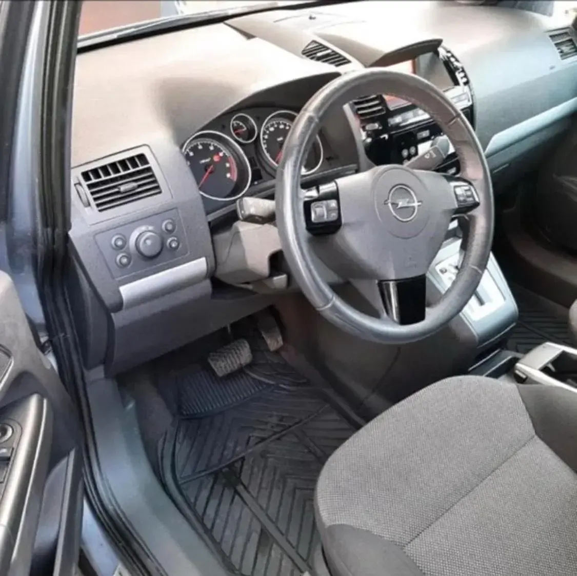 Gebraucht Opel Zafira 150 PS (110 kW) 2011 Grau Van / Kleinbus