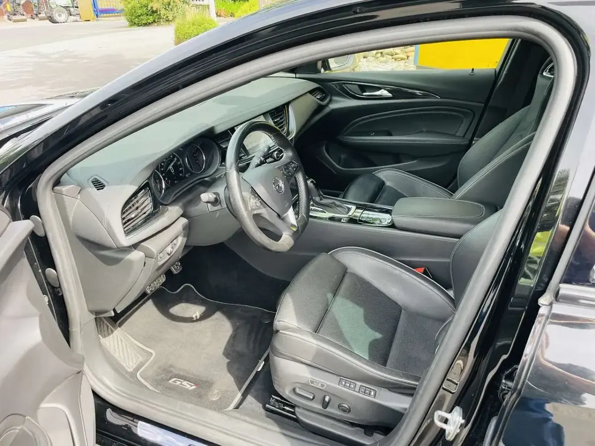 Gebraucht Opel Insignia 260 PS (191 kW) 2018 Onyx schwarz Kleinwagen