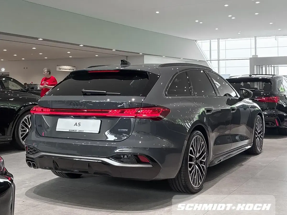 Neu Audi A5 Sport 204 PS (150 kW) 2025 Grau Coupé