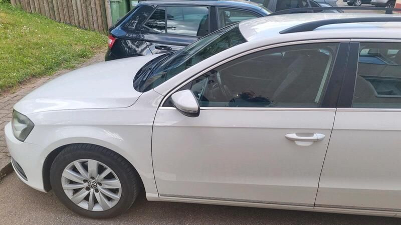 Weiß Gebraucht 2012 VW Passat Kombi | 6.499 € (Fairer Preis) - Bild 1/4
