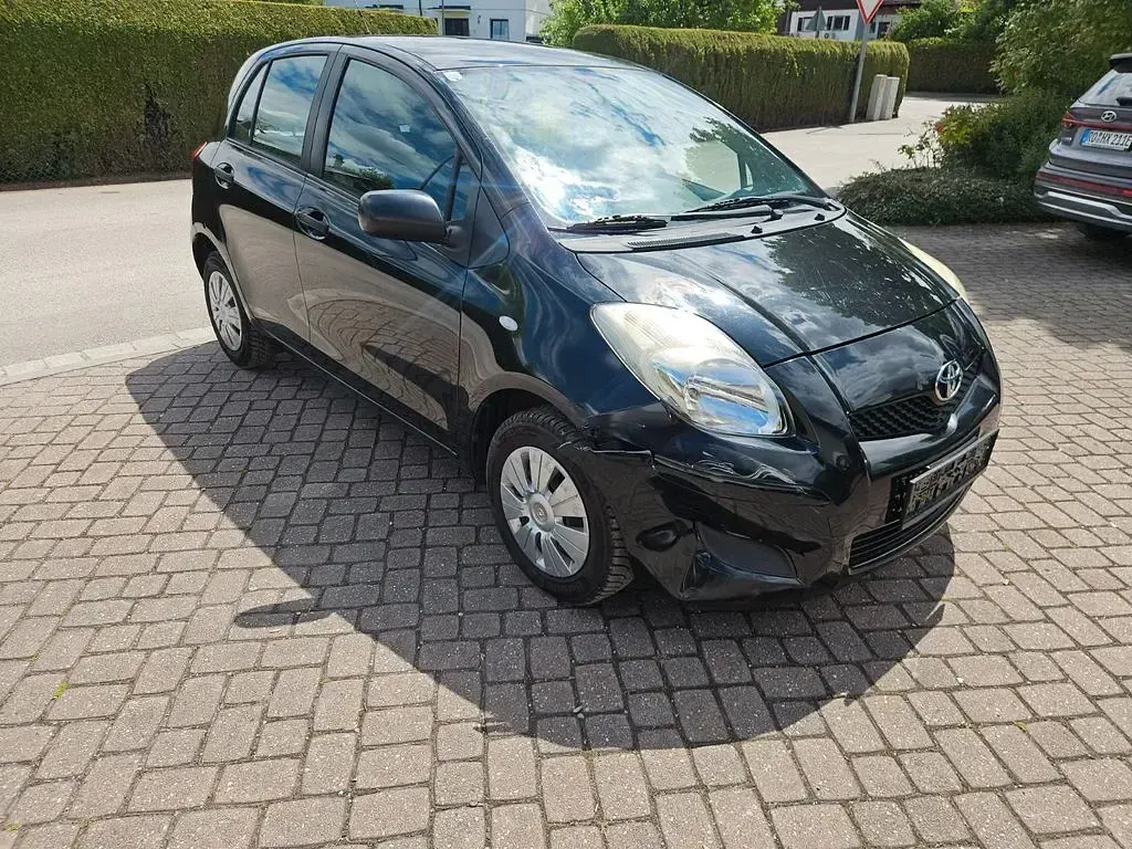 Gebraucht Toyota Yaris Cool 69 PS (50 kW) 2011 Schwarz Kleinwagen