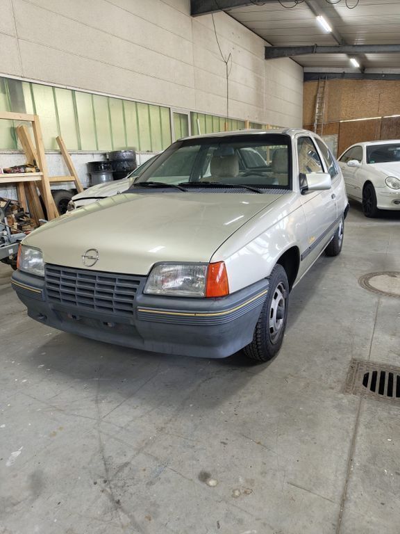 Beige Gebraucht 1987 Opel Kadett Coupé | 1.499 € - Bild 1/4