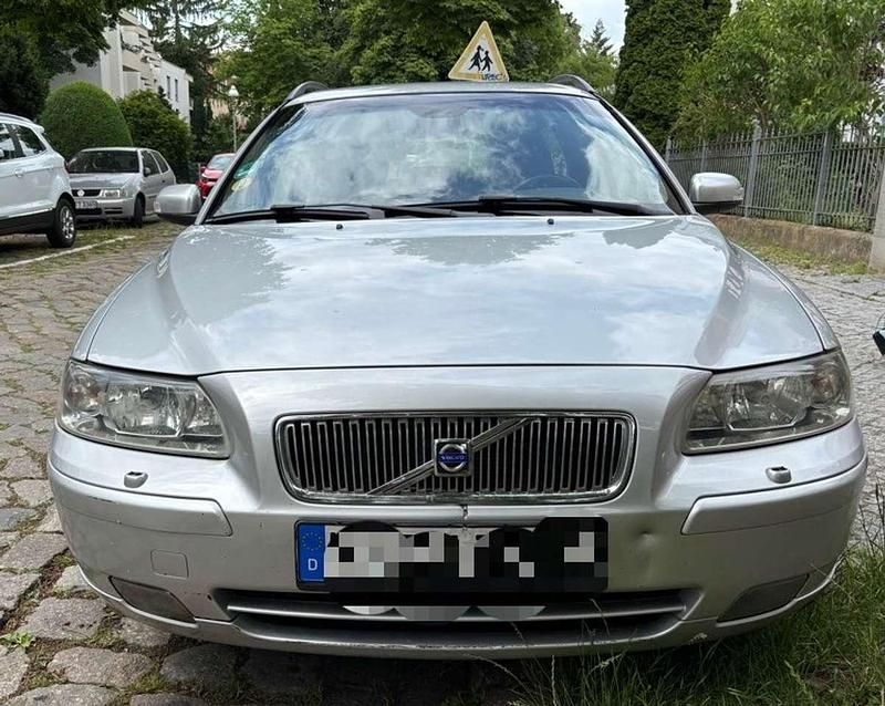 Silber Gebraucht 2007 Volvo V70 Momentum Kombi | 3.500 € (Fairer Preis) - Bild 1/4