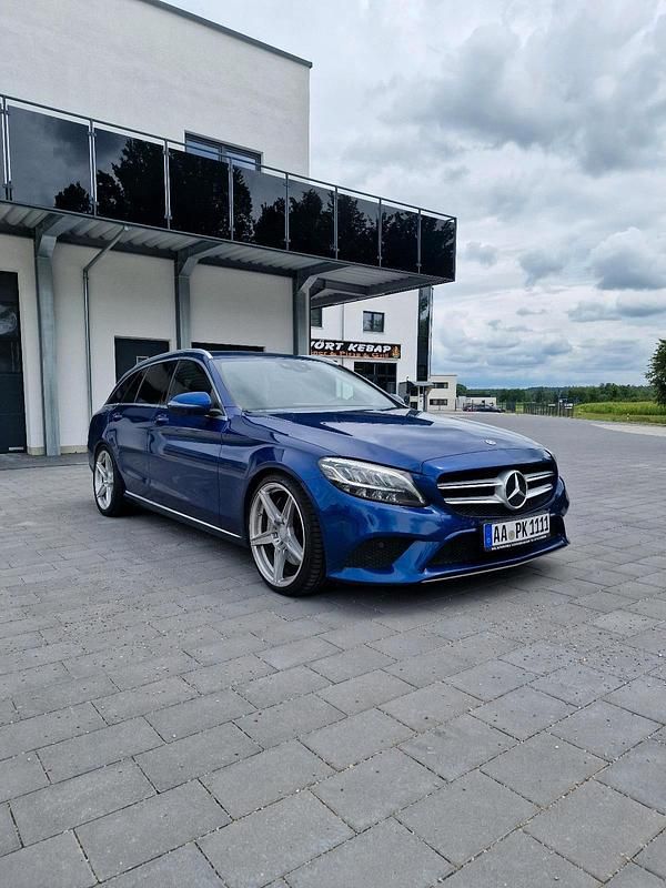 Blau Gebraucht 2020 Mercedes C300e Kombi | 18.499 € (Guter Preis) - Bild 1/4