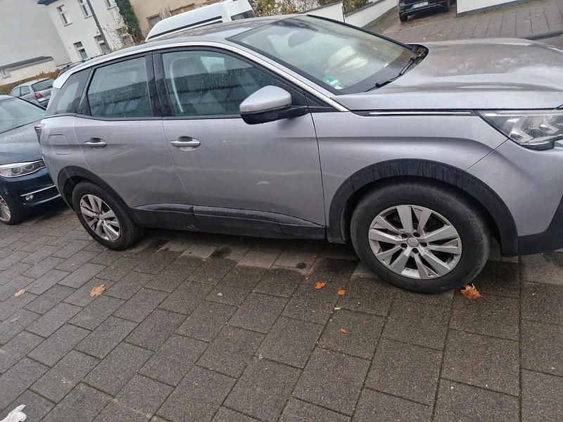 Grau Gebraucht 2018 Peugeot 3008 SUV | 9.500 € (Superpreis) - Bild 1/4