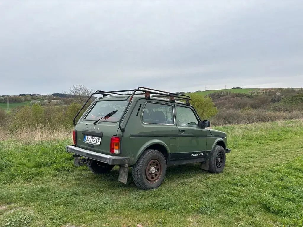 Gebraucht Lada Taiga 83 PS (61 kW) 2017 Grün SUV
