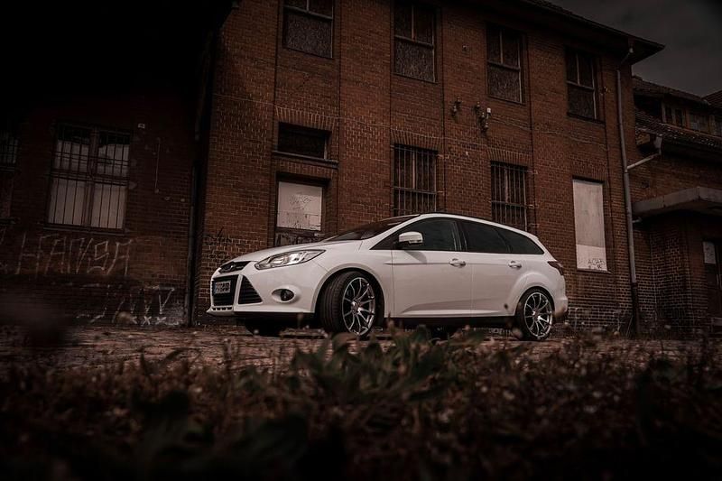 Gebraucht Ford Focus 140 PS (102 kW) 2013 Weiß Limousine