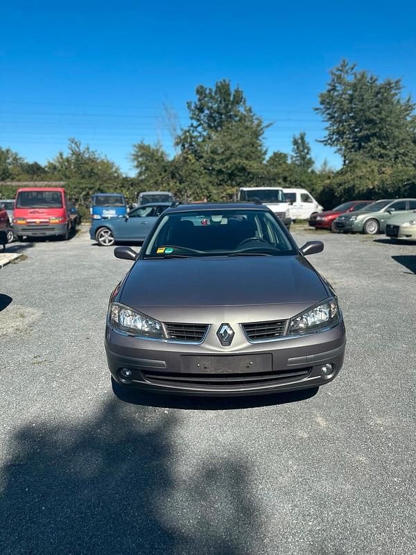 Grau Gebraucht 2006 Renault Laguna II Kombi | 1.300 € - Bild 1/4