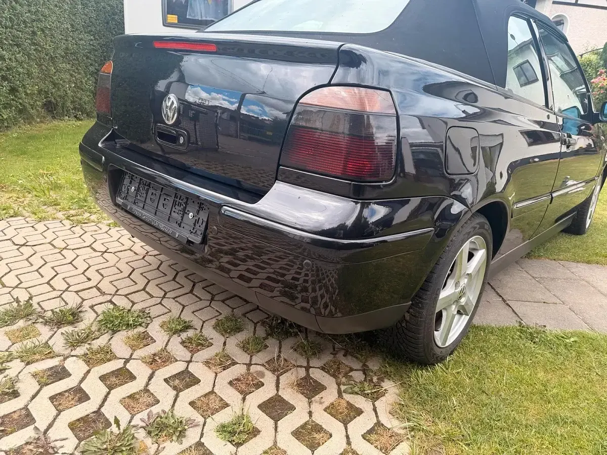 Gebraucht VW Golf 115 PS (84 kW) 2001 Schwarz Cabrio
