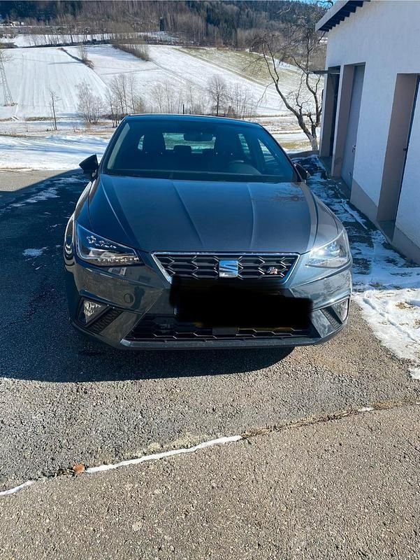 Grau Gebraucht 2021 Seat Ibiza FR Kleinwagen | 13.500 € - Bild 1/4